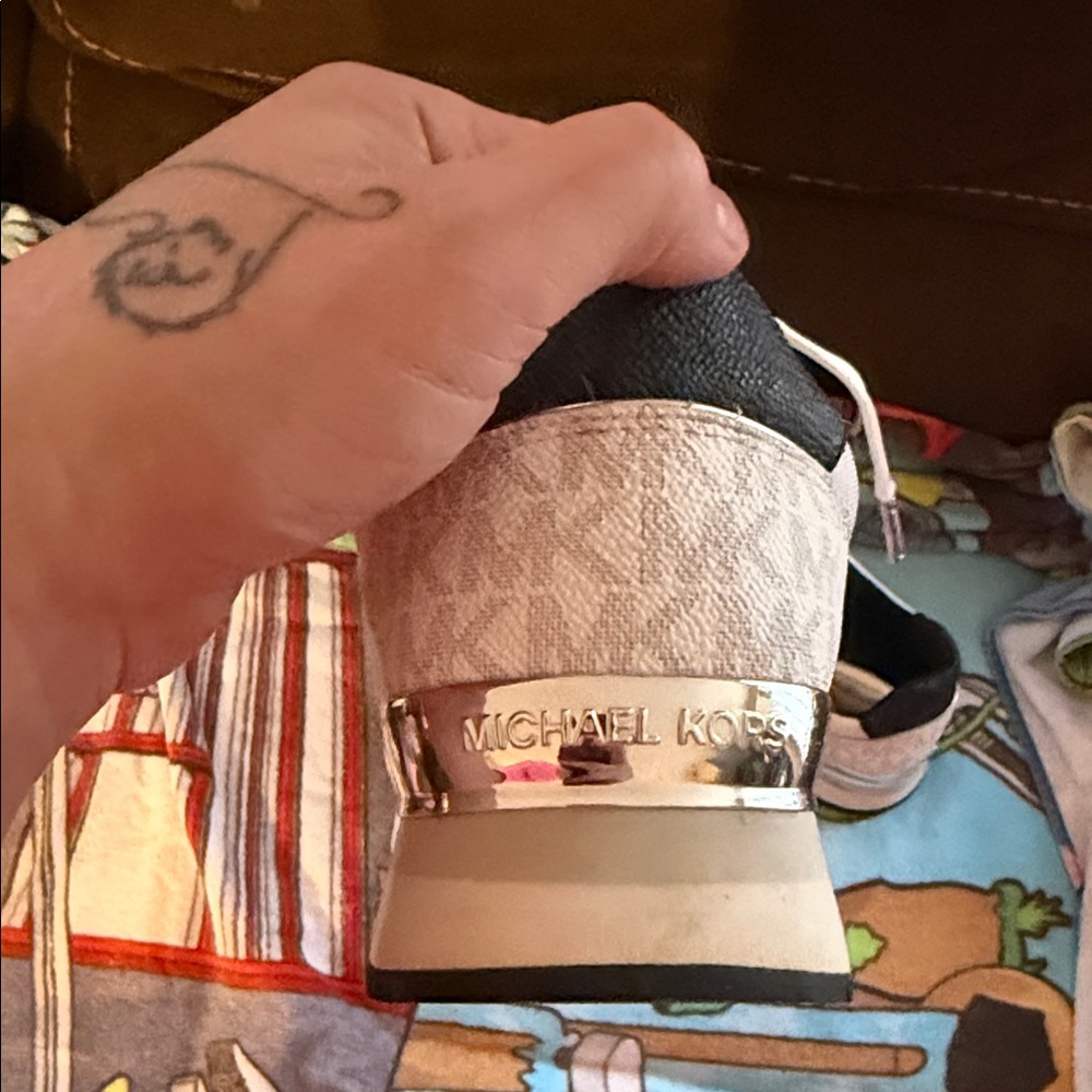 Michael Kors woman's sneakers. White&black